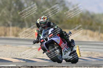 media/Dec-01-2025-Moto Forza (Mon) [[2daa91e15f]]/2-Intermediate Group/Session 3 (Turn 3)/